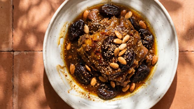 Tagine Lham bel Barqoq (Lamb with Prunes and Almonds)