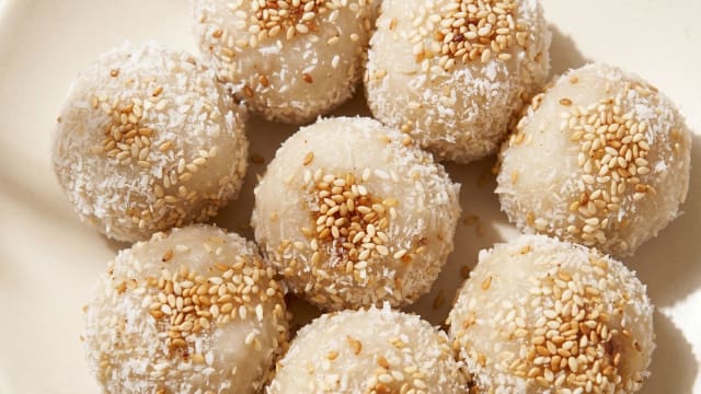 Mont Lone Yay Paw (Jaggery-Filled Rice Dumplings)
