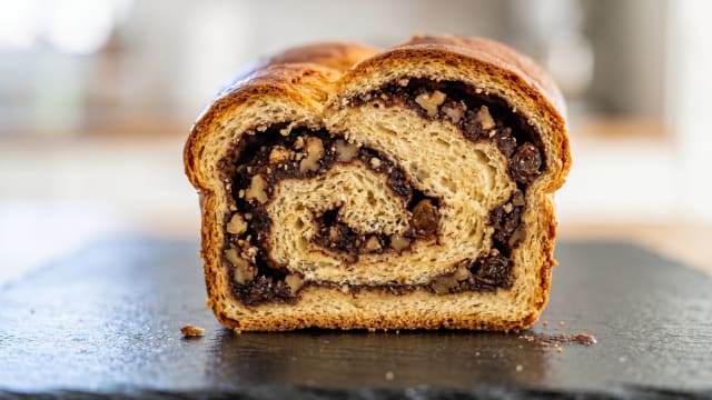 Cozonac cu Nucă (Walnut-Filled Sweet Bread)