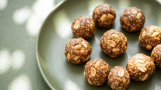 Date, Sesame and Peanut Sweet Balls