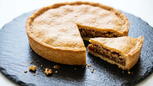 Engadiner Nusstorte (Engadine Walnut Tart)