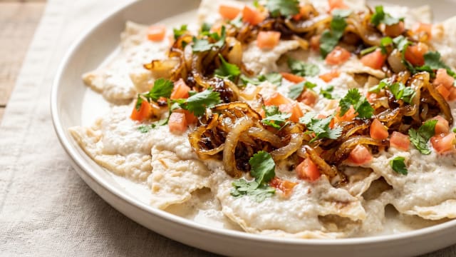 Qurutob (Flatbread with Qurut Sauce and Onions)