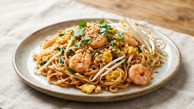 Pad Thai Goong (Stir-Fried Rice Noodles with Shrimp)