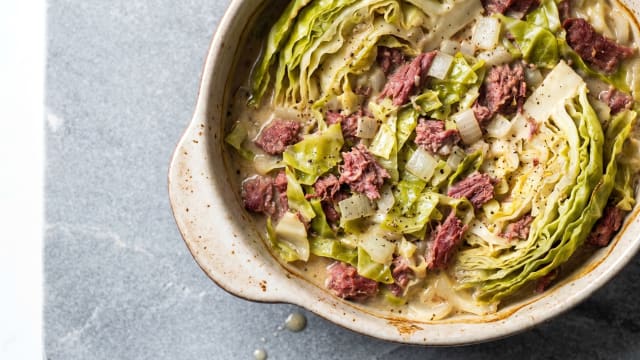 Kapisi Pulu (Corned Beef and Cabbage in Coconut Cream)