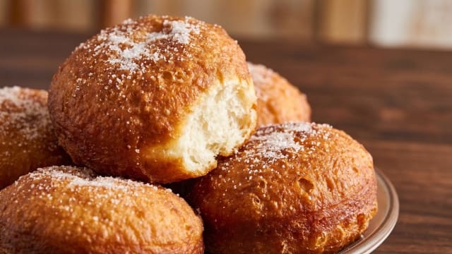 Keke ʻIsite (Tongan Yeast Doughnuts)