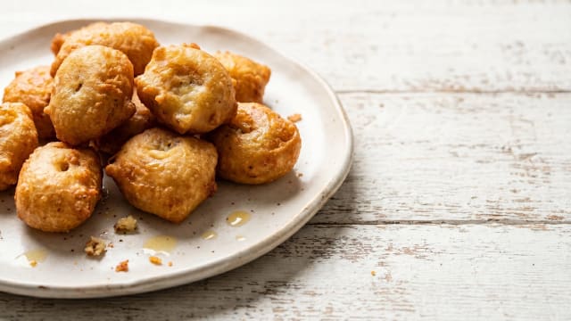 Kabalagala (Banana and Cassava Fritters)