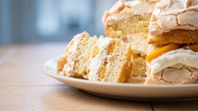 Chajá (Peach and Meringue Cake)