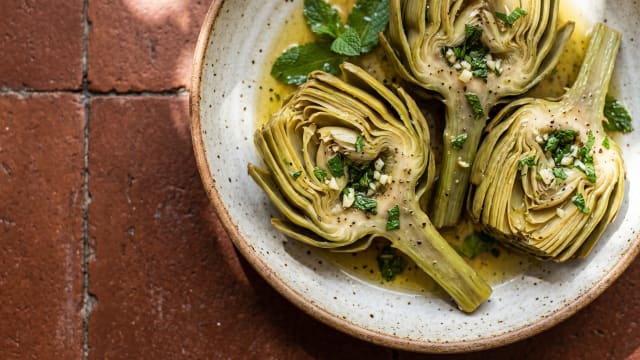 Carciofi alla Romana (Mint-and-Garlic Braised Artichokes)