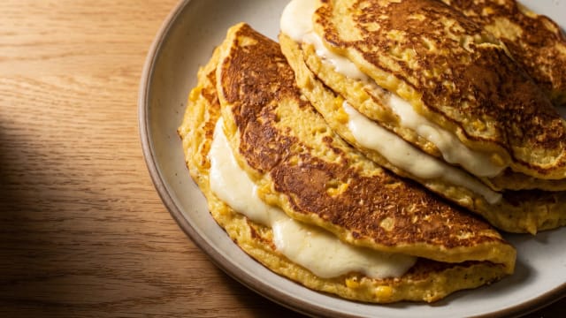 Cachapas con Queso (Sweet Corn Pancakes with Cheese)