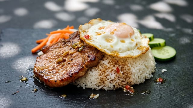 Cơm Tấm Sườn Trứng (Broken Rice with Pork Chop and Fried Egg)