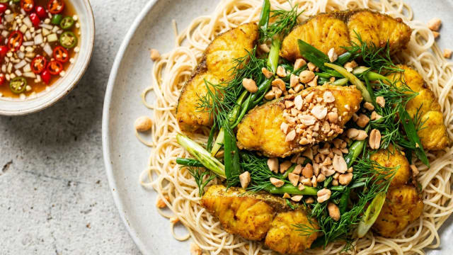 Chả Cá Lã Vọng (Turmeric Fish with Dill and Vermicelli)
