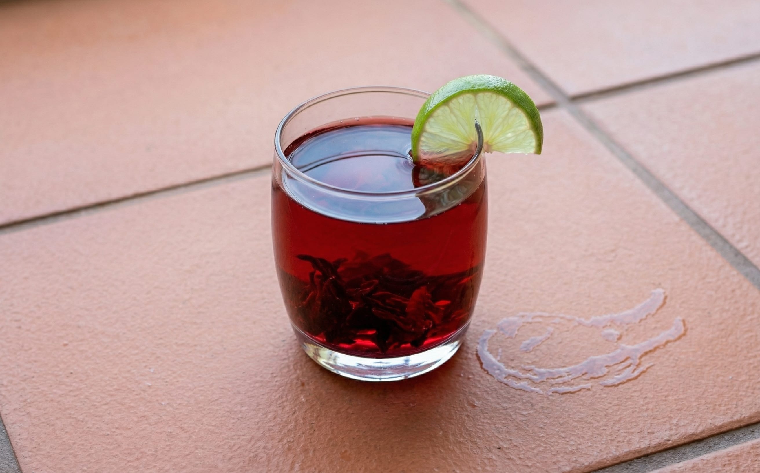 Bissap au Gingembre (Hibiscus Ginger Drink)