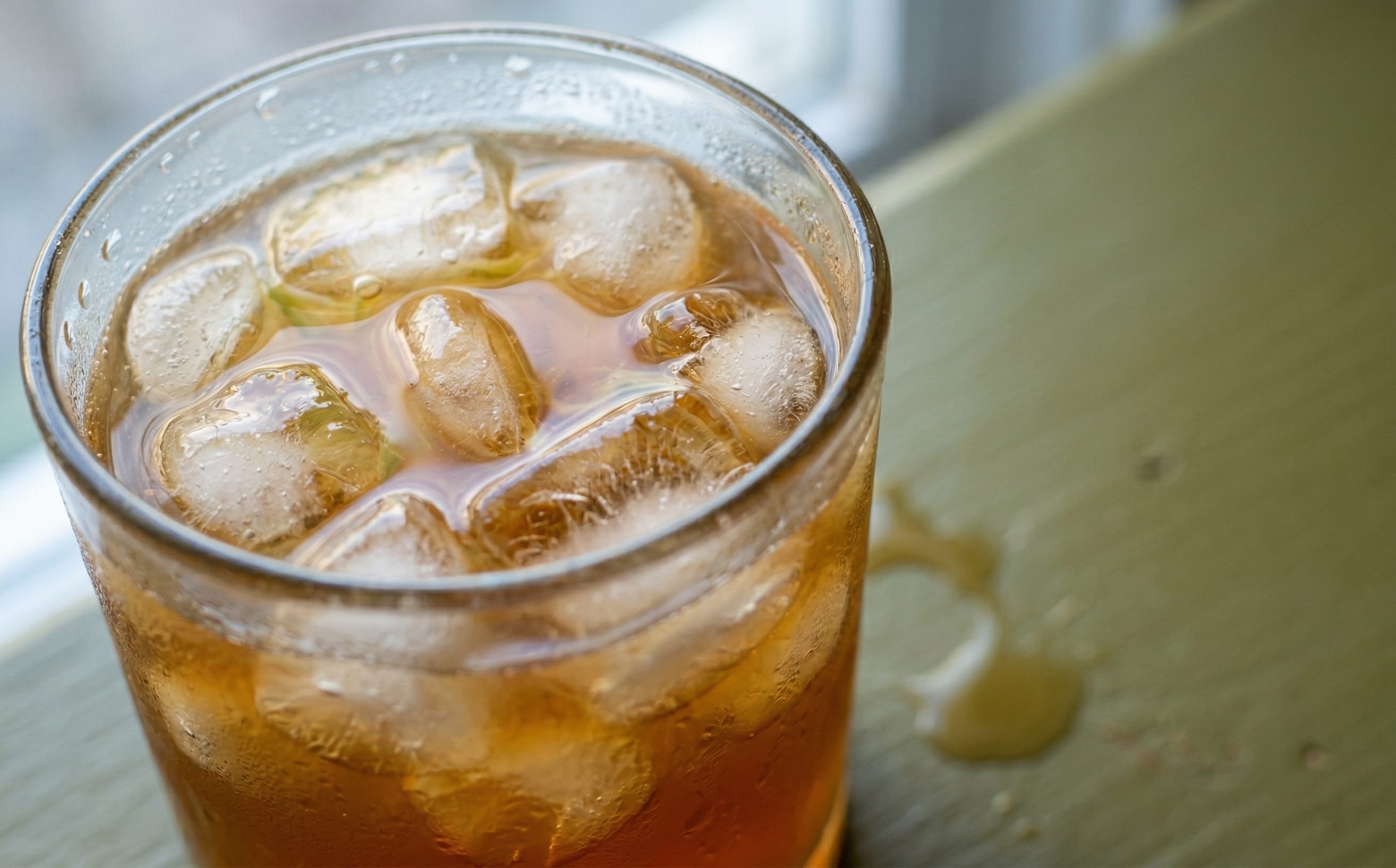 Aguapanela con Limón (Panela and Lime Drink)