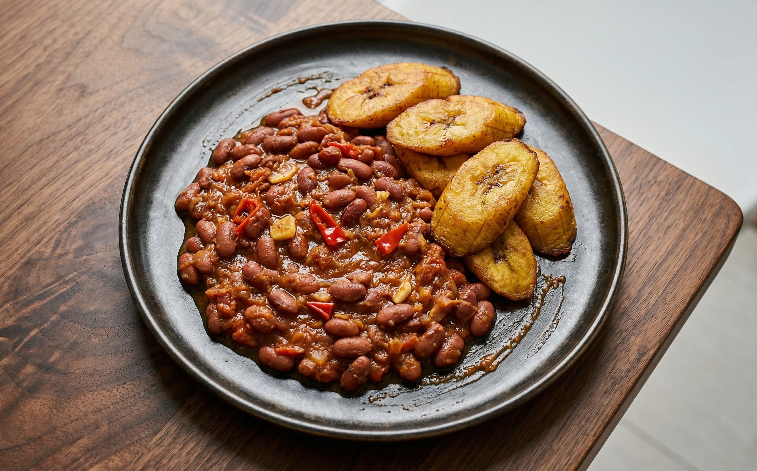 Madesu na Makemba (Red Bean Stew with Fried Plantains)