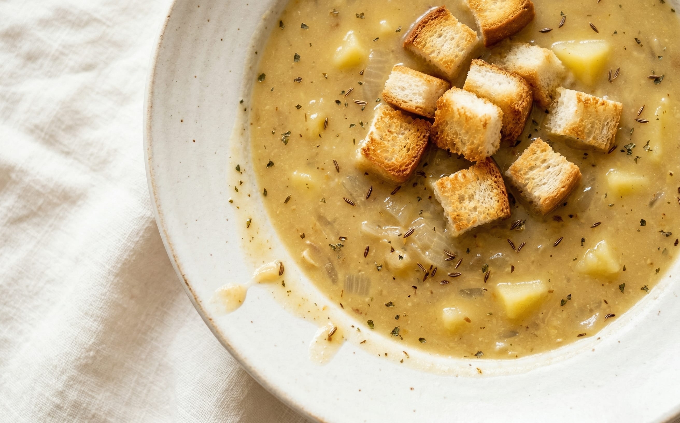 Česnečka (Garlic and Potato Soup)