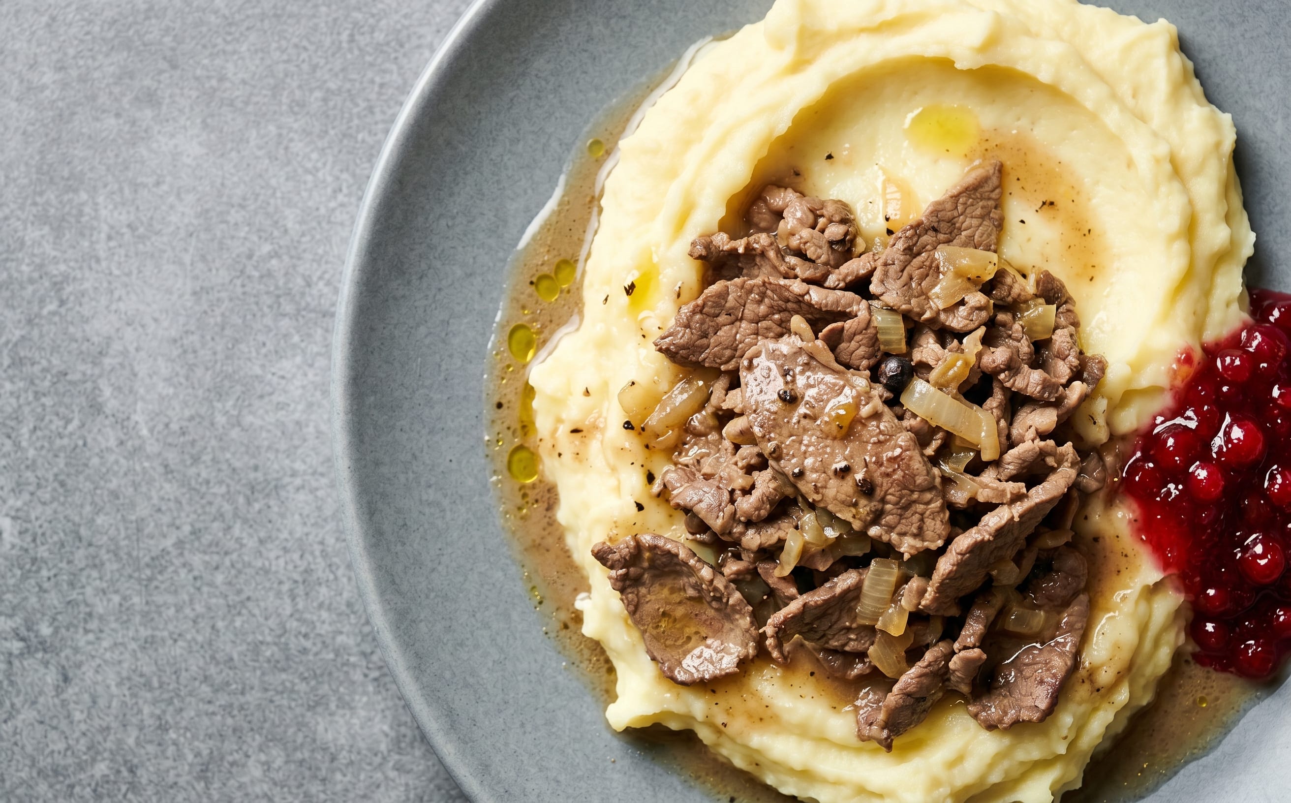 Poronkäristys (Sautéed Reindeer with Mashed Potatoes)