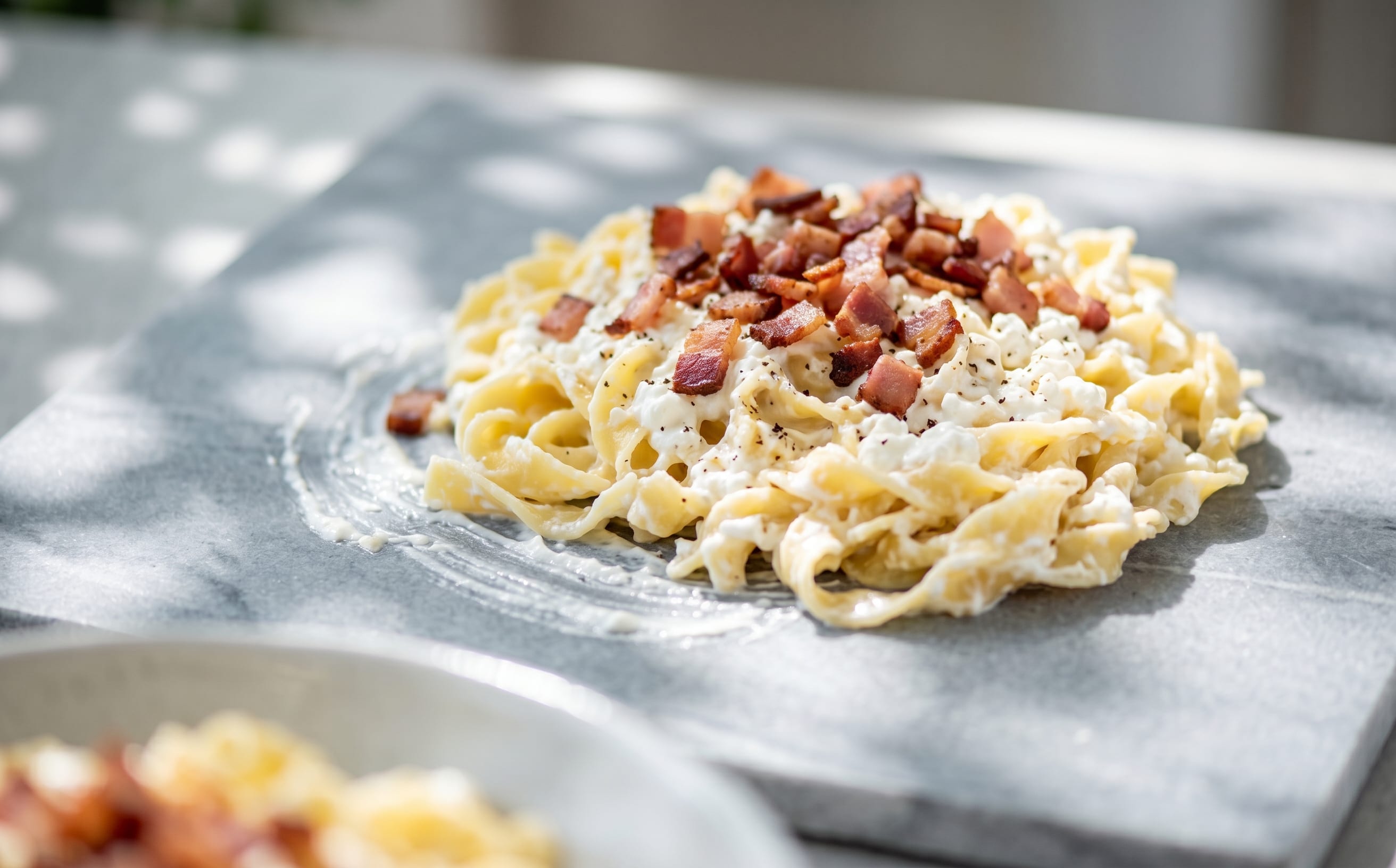 Túrós Csusza (Noodles with Fresh Cheese and Bacon)
