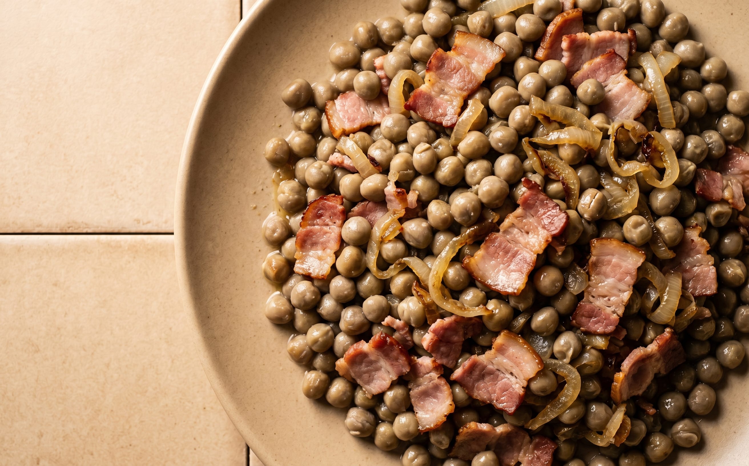 Pelēkie Zirņi ar Speķi (Grey Peas with Bacon)