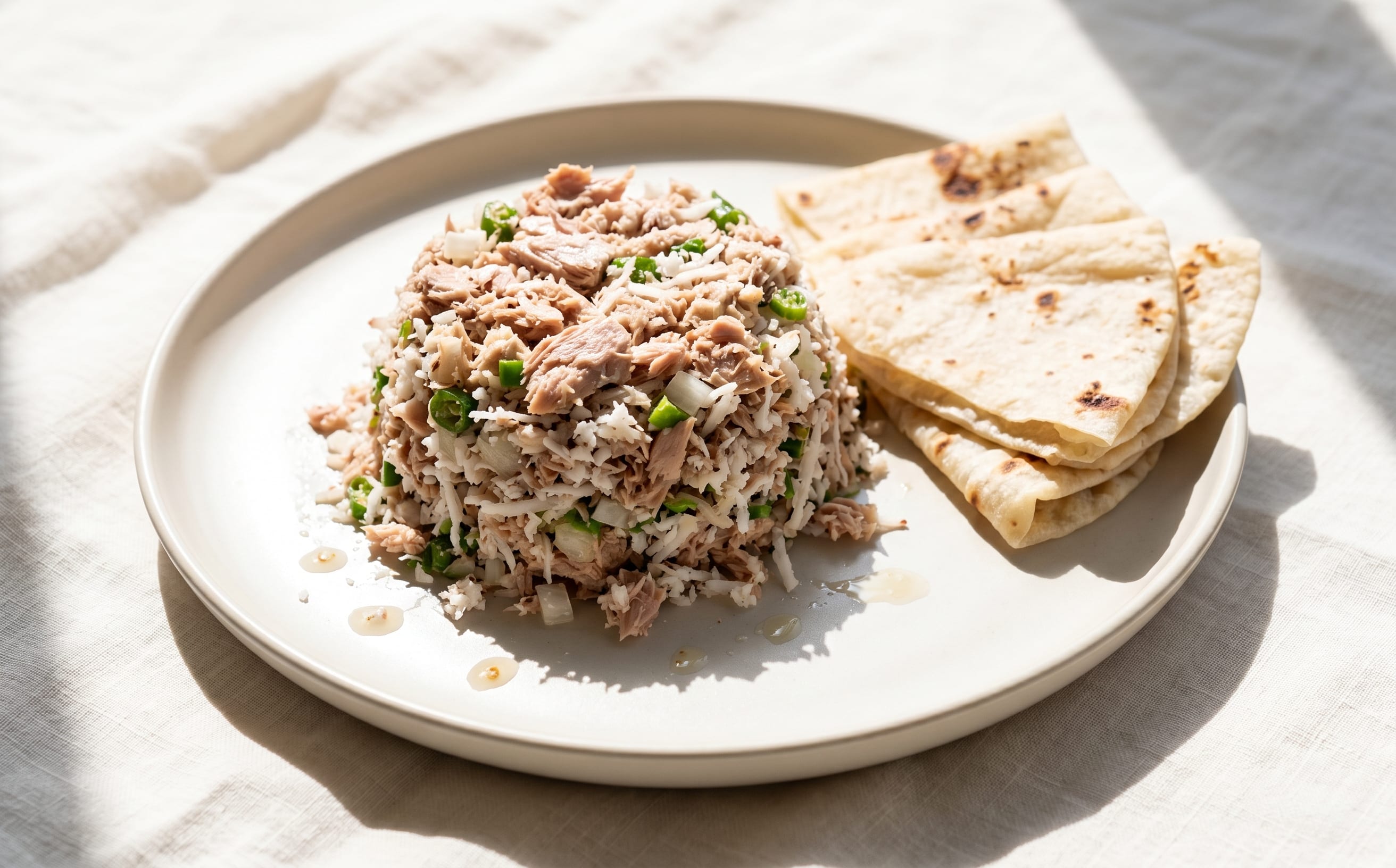 Mas Huni (Tuna and Coconut Breakfast Salad)