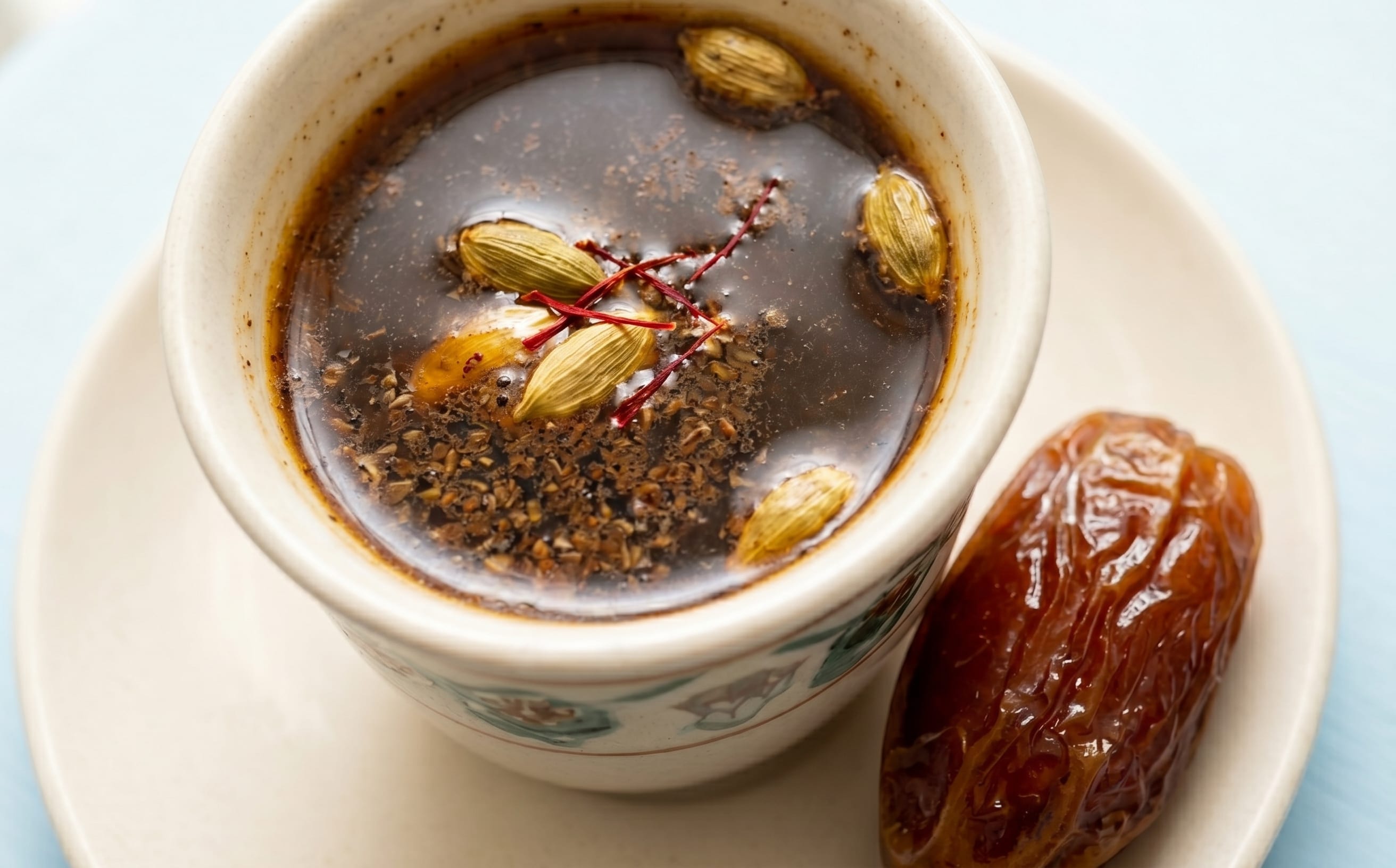Qahwa Omaniya (Cardamom Coffee with Dates)