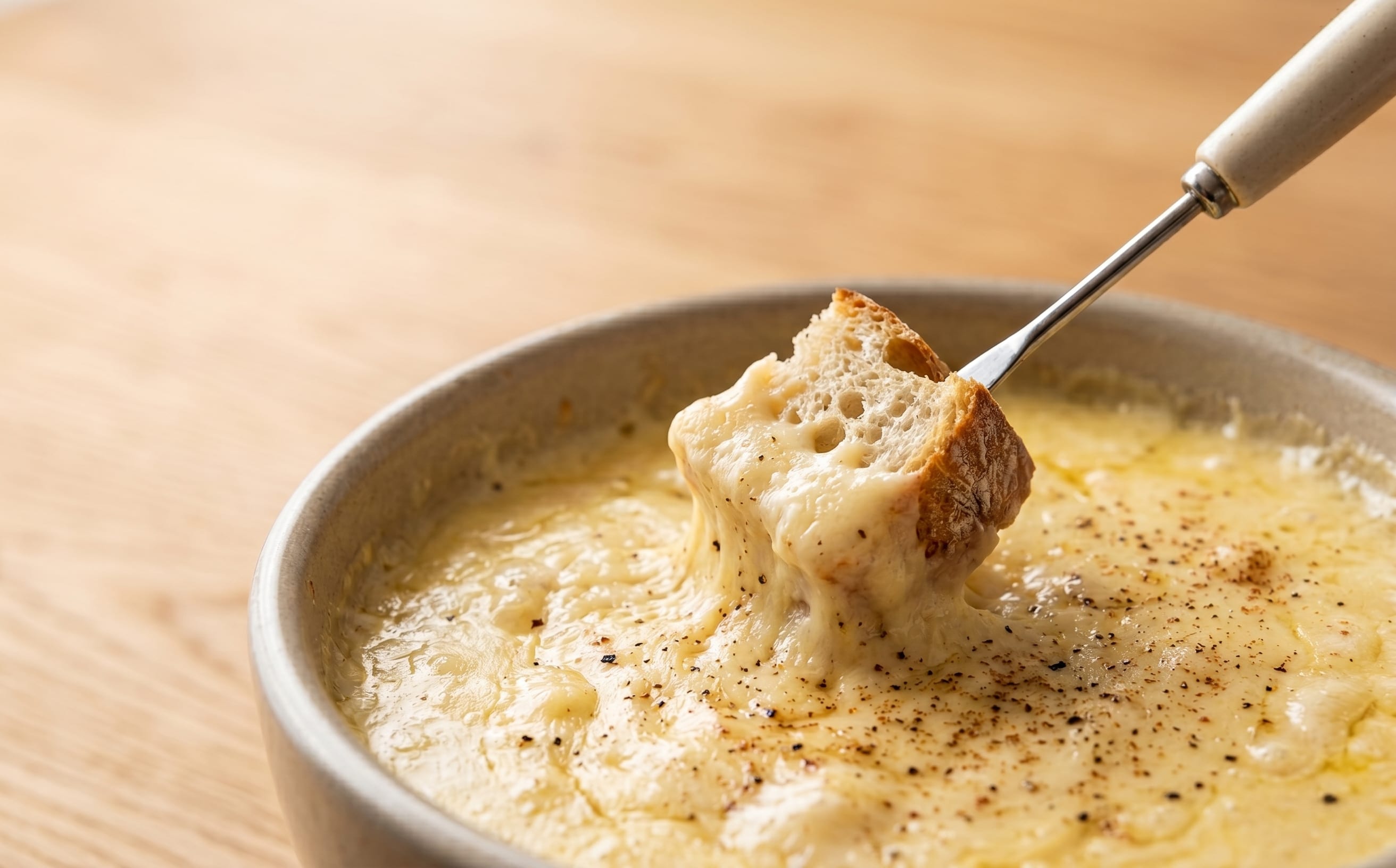 Fondue Moitié-Moitié (Gruyère and Vacherin Cheese Fondue)