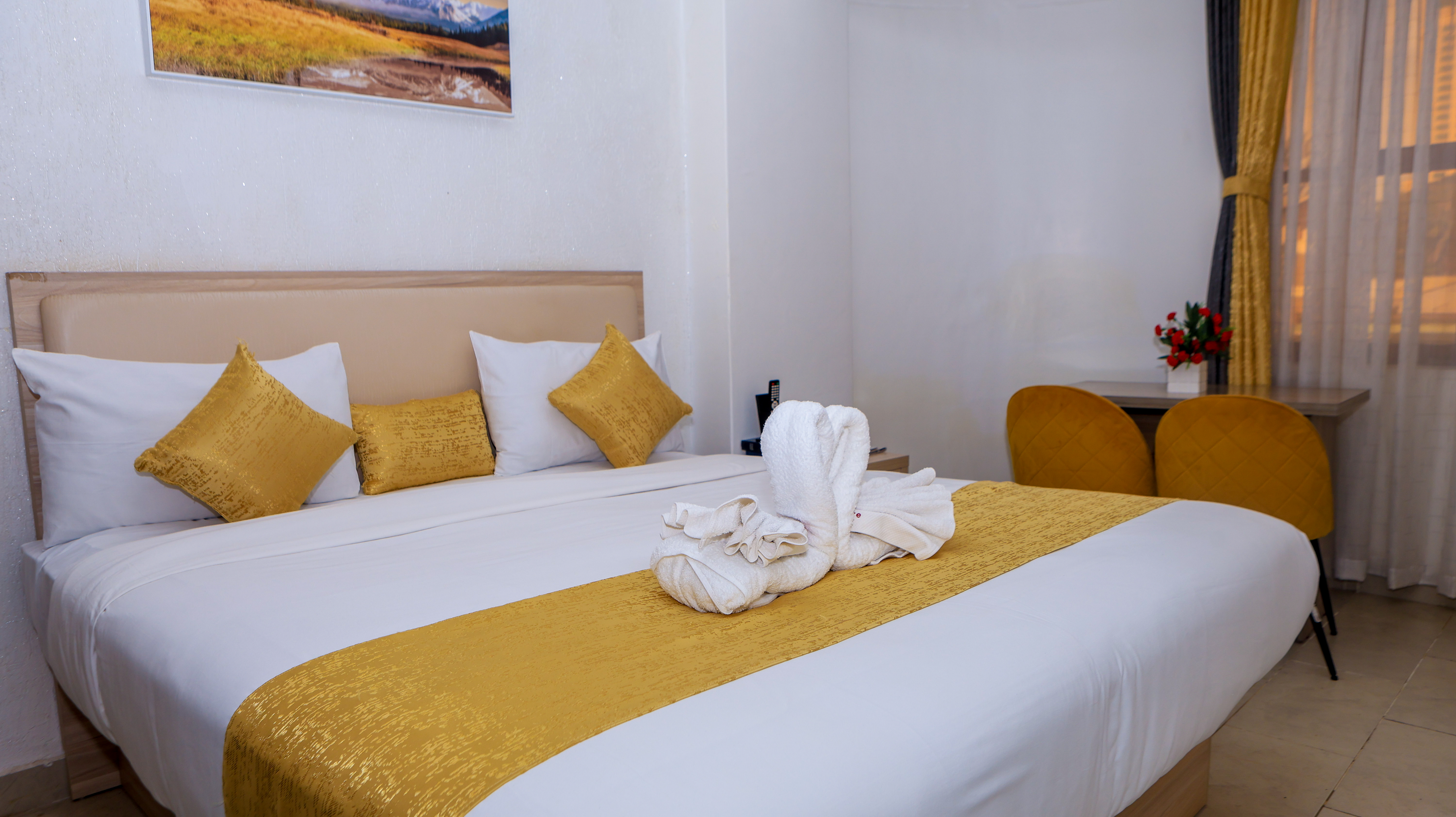 THE GRAND DELUXE ROOM