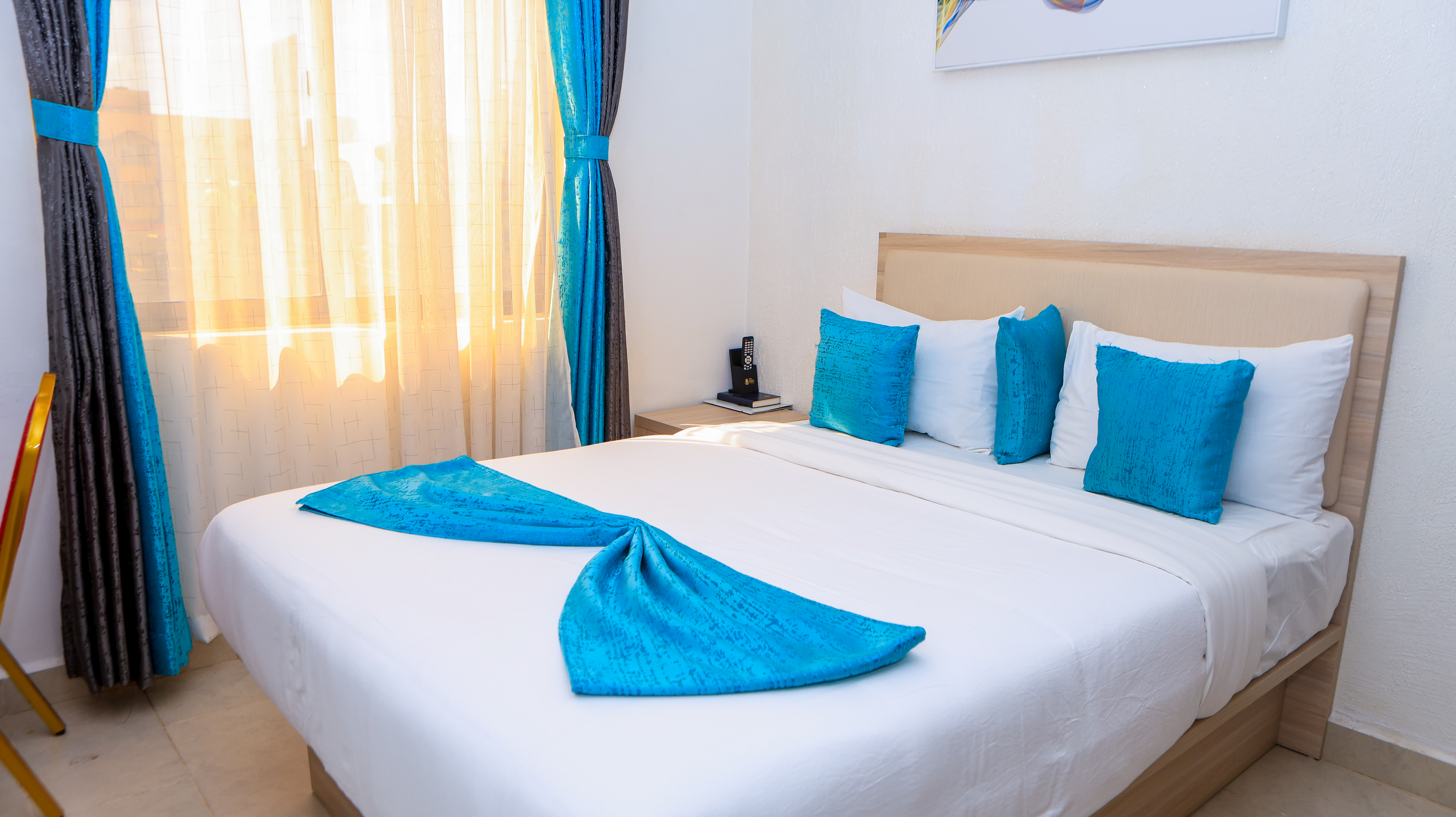 THE GRAND STANDARD ROOM