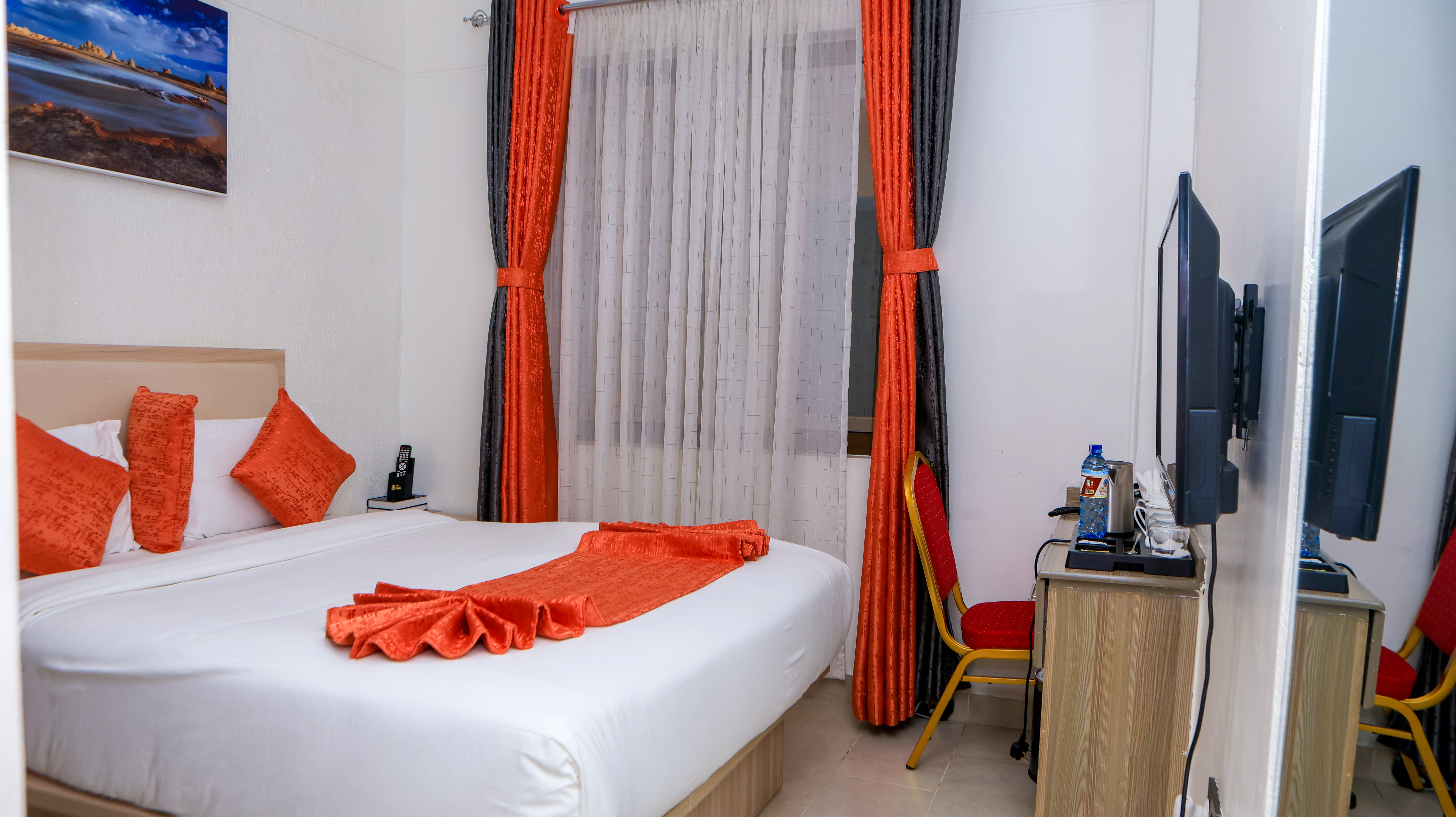 THE GRAND STANDARD ROOM