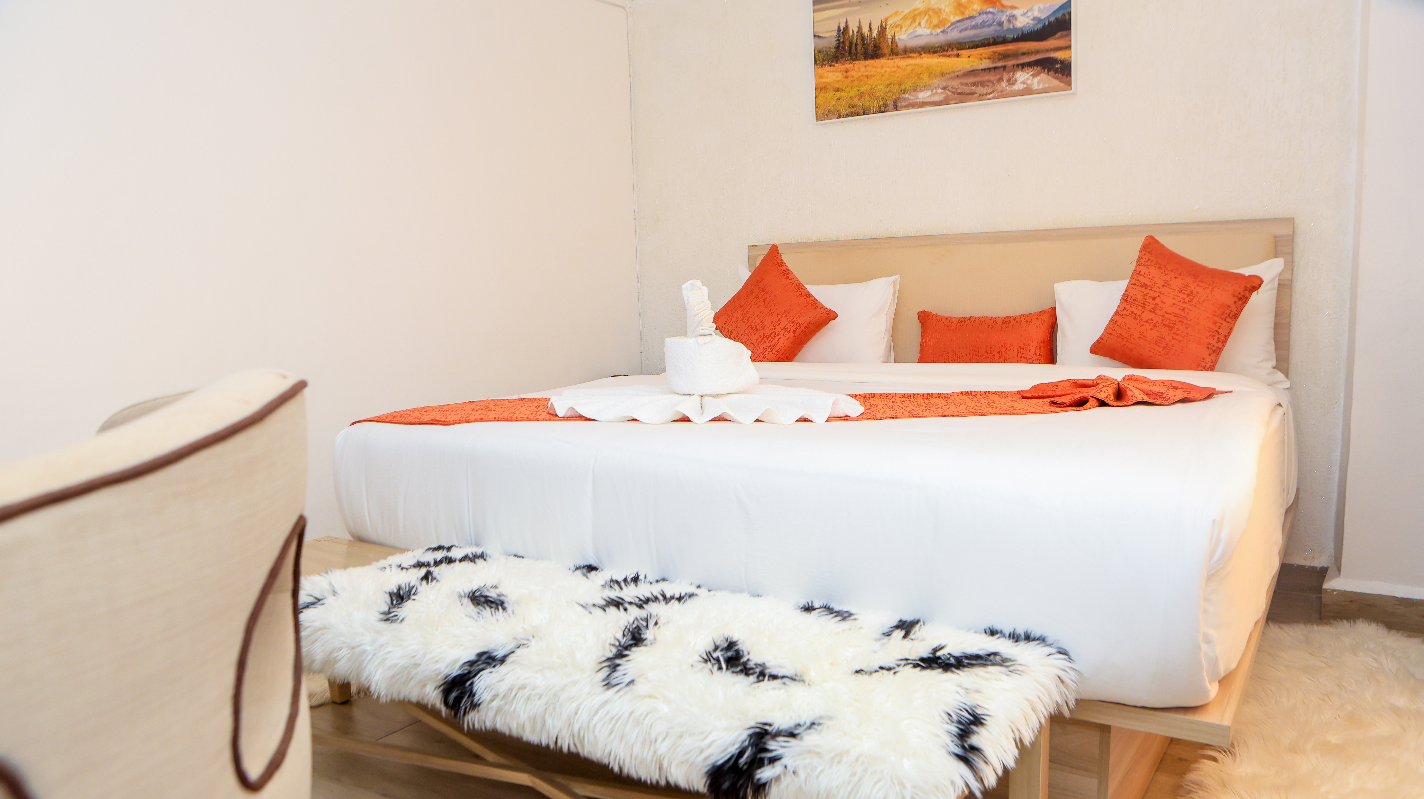 THE GRAND EXECUTIVE ROOM