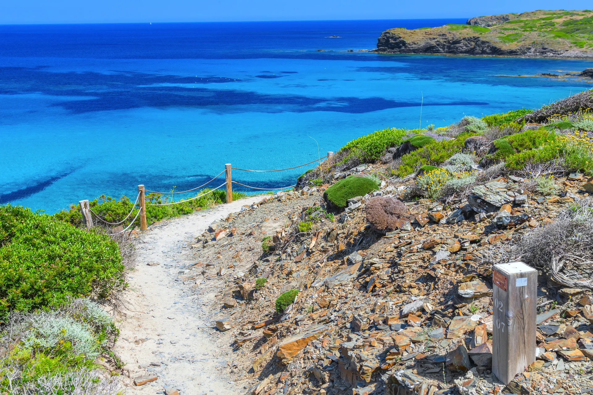 Cami de Cavalls - berühmte Art und Weise um Menorca zu bewandern.