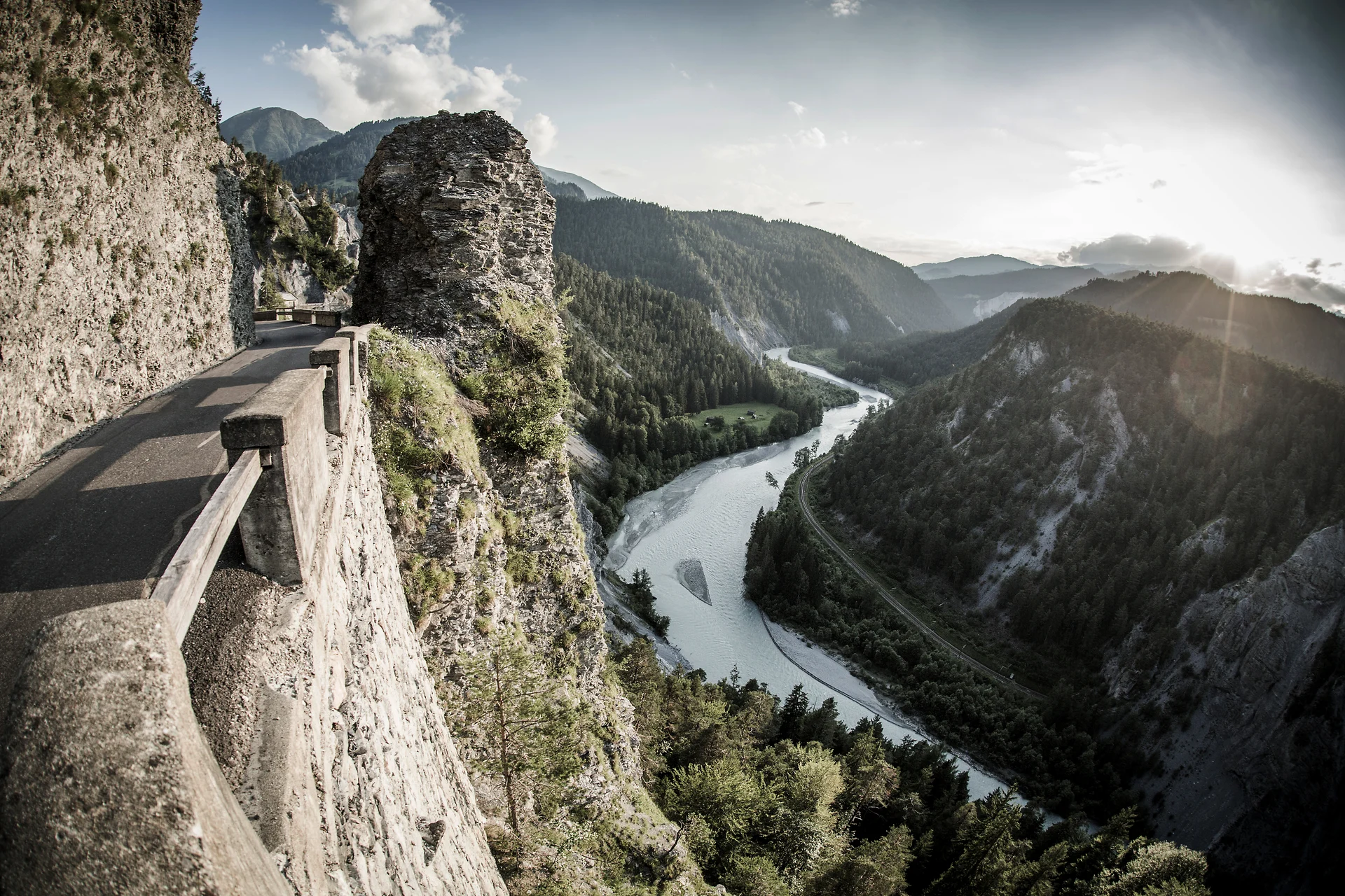Rheinschlucht Graubünden - Individuelle Veloreise Rhein-Route