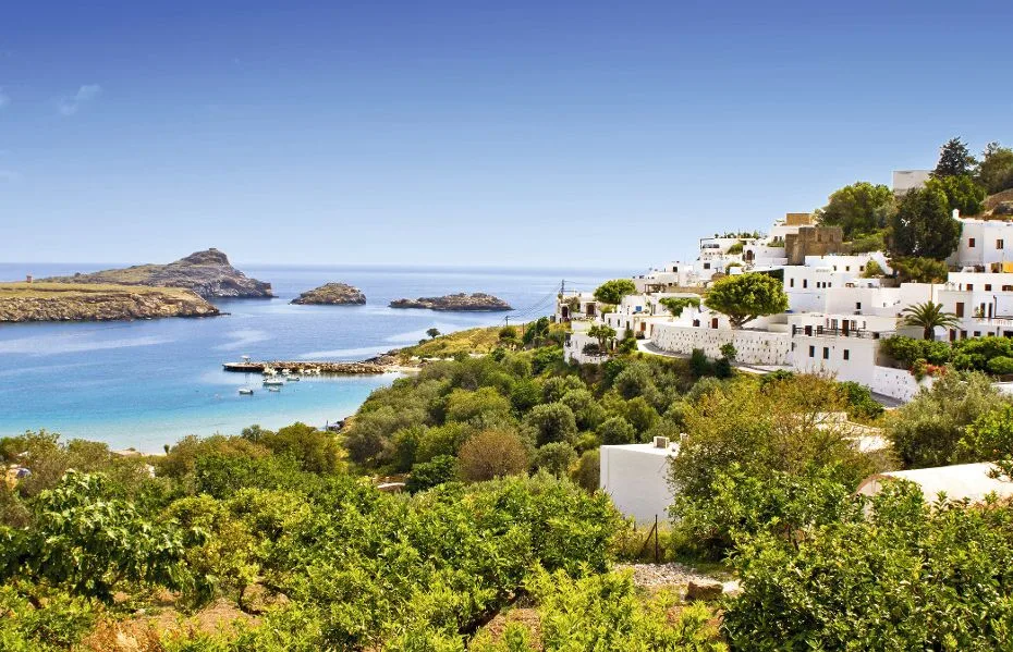 Eine der idyllischen Buchten von Lindos.