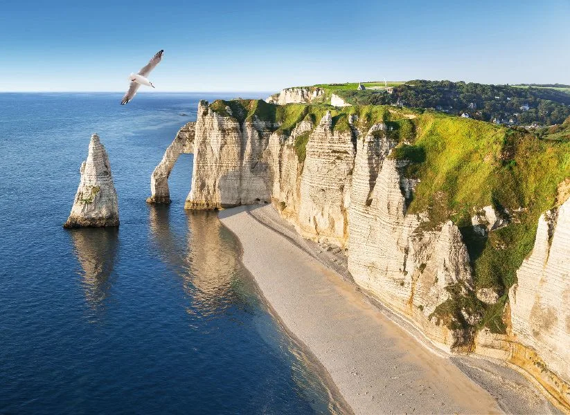 Klippen von Étretat in der Normandie, Frankreich Flussfahrt Seine