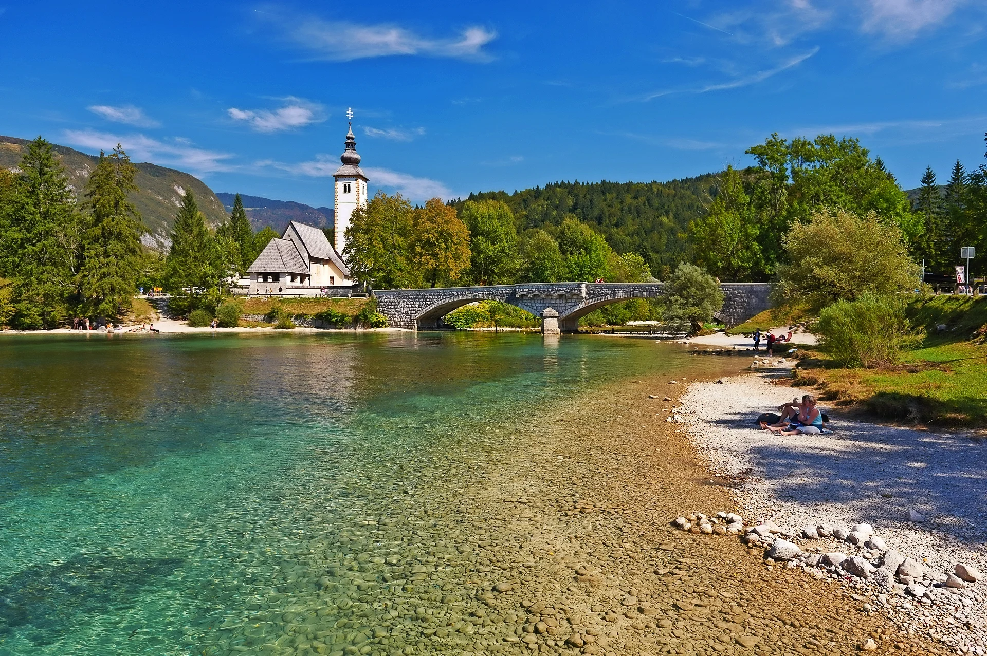 Am See in Bohinj auf den Veloferien Slowenien.