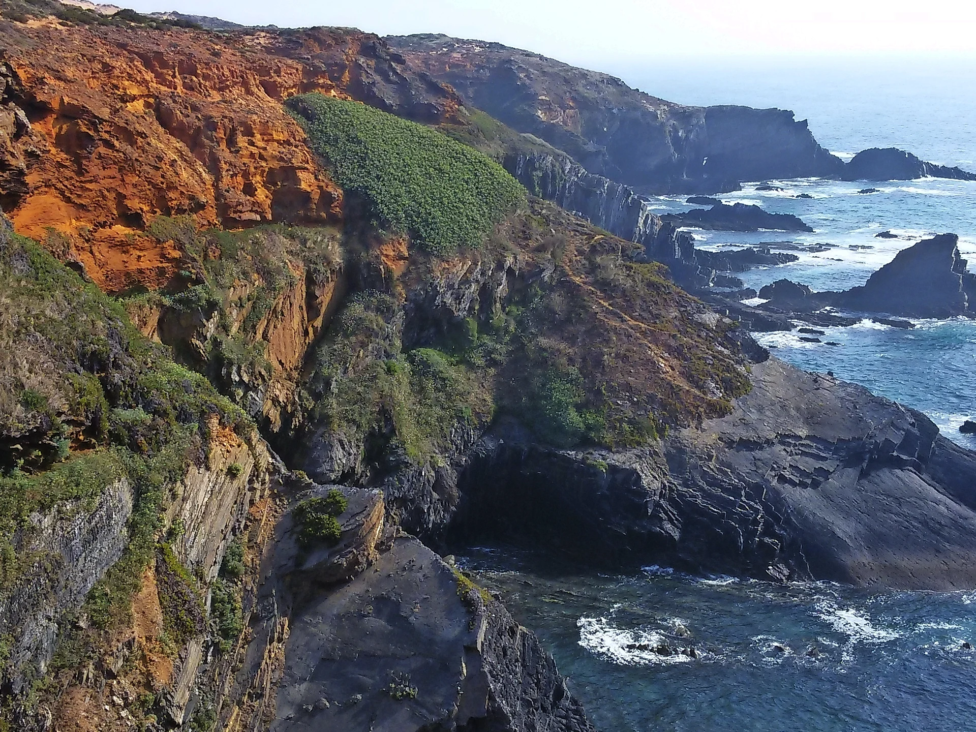 Atemberaubende Küstenlandschaft an der Costa Vicentina in Portugal.