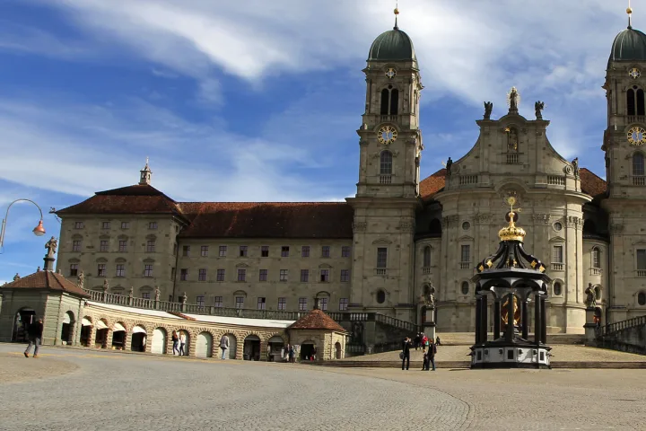 Benediktinerkloster Maria in Einsiedeln - Individuelle Wanderreise Via Jacobi