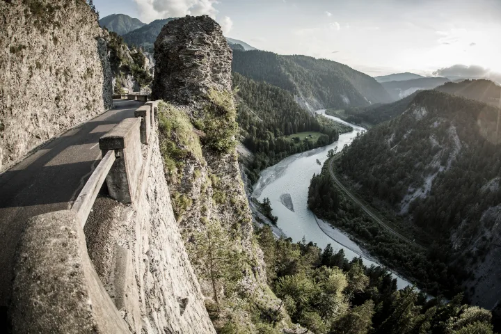 Rheinschlucht Graubünden - Individuelle Veloreise Rhein-Route