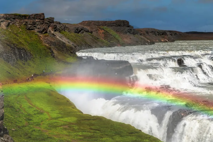 Lavafelder, majestätische Wasserfälle und geothermische Zonen