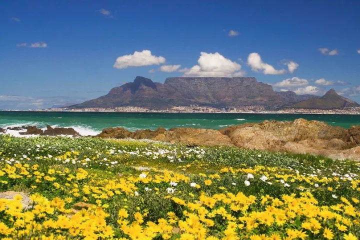 Blick auf Kapstadt und den Tafelberg, Südafrika, Wanderreise.