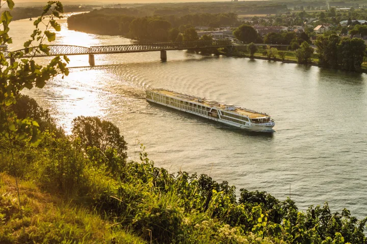 Flussfahrt & Elektroveloreise entlang des Rheins