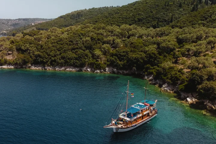 Velo und Schiff Athen - Korfu, Ionisches Meer, Panagiota