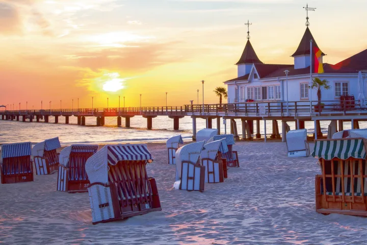 Kaiserbad Ahlbeck bei Sonnenuntergang, Usedom, Deutschland.