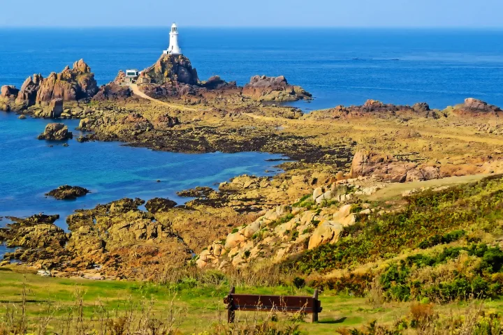 Leuchtturm auf der Insel Jersey - Wanderferien Kanalinseln.