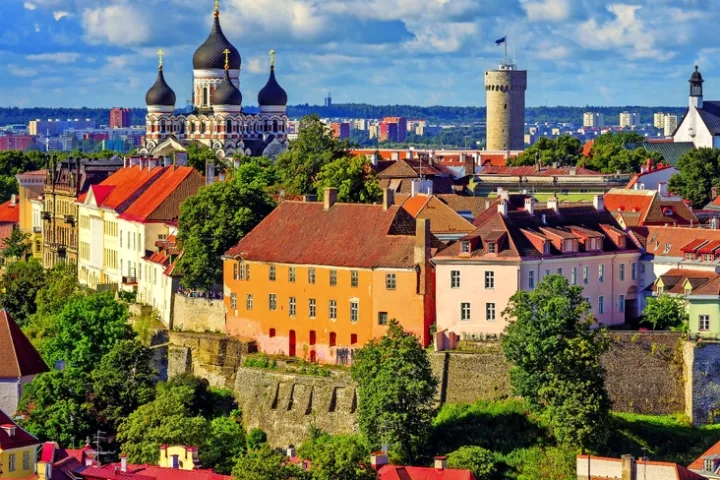 Mittelalterliche Altstadt von Tallinn, Estland auf den individuellen Veloferien Riga-Tallinn