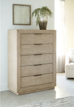Hennington-Exclusive Chest