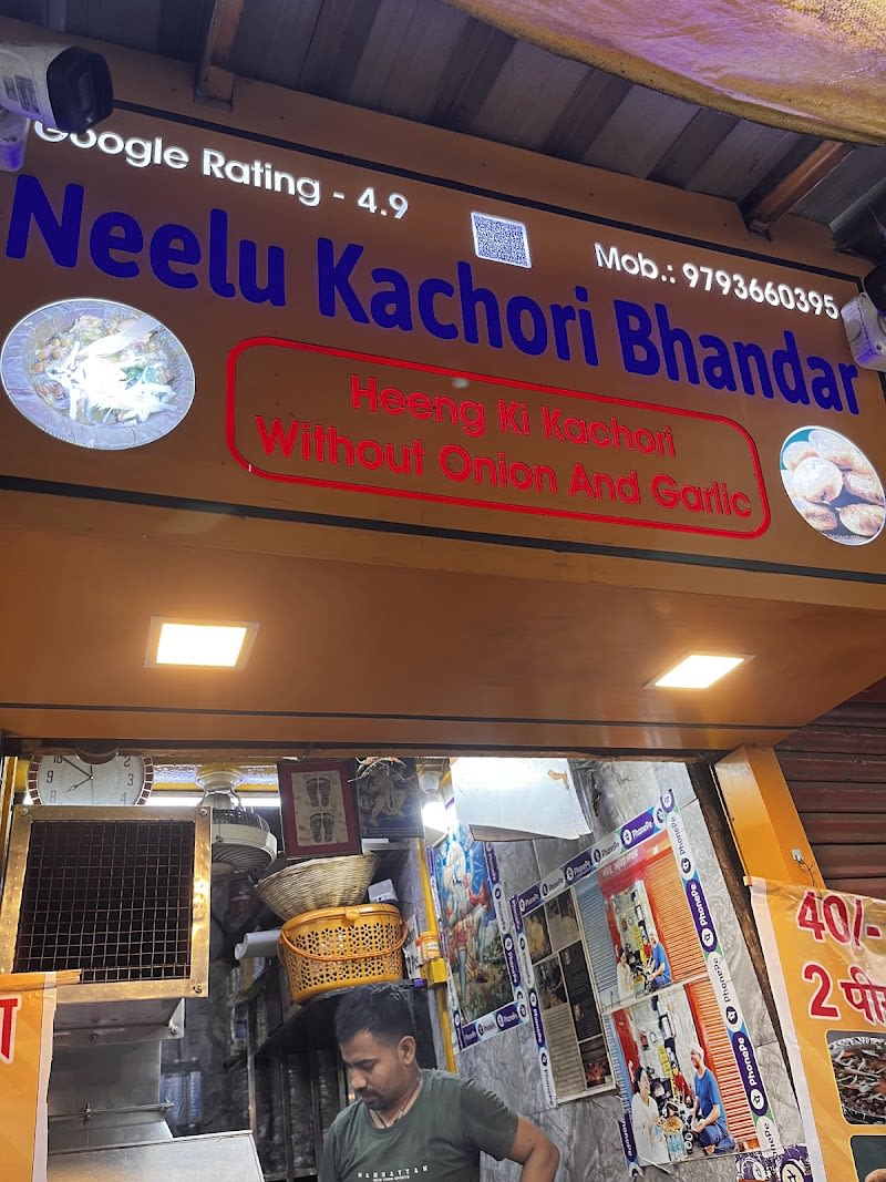Neelu Kachori Bhandar