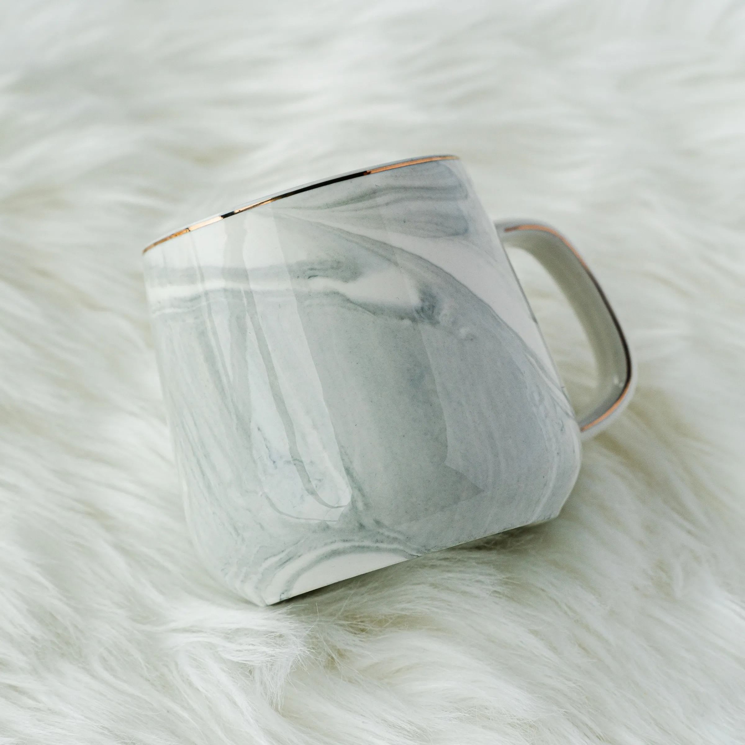 Classic hot cocoa box product photo square-5