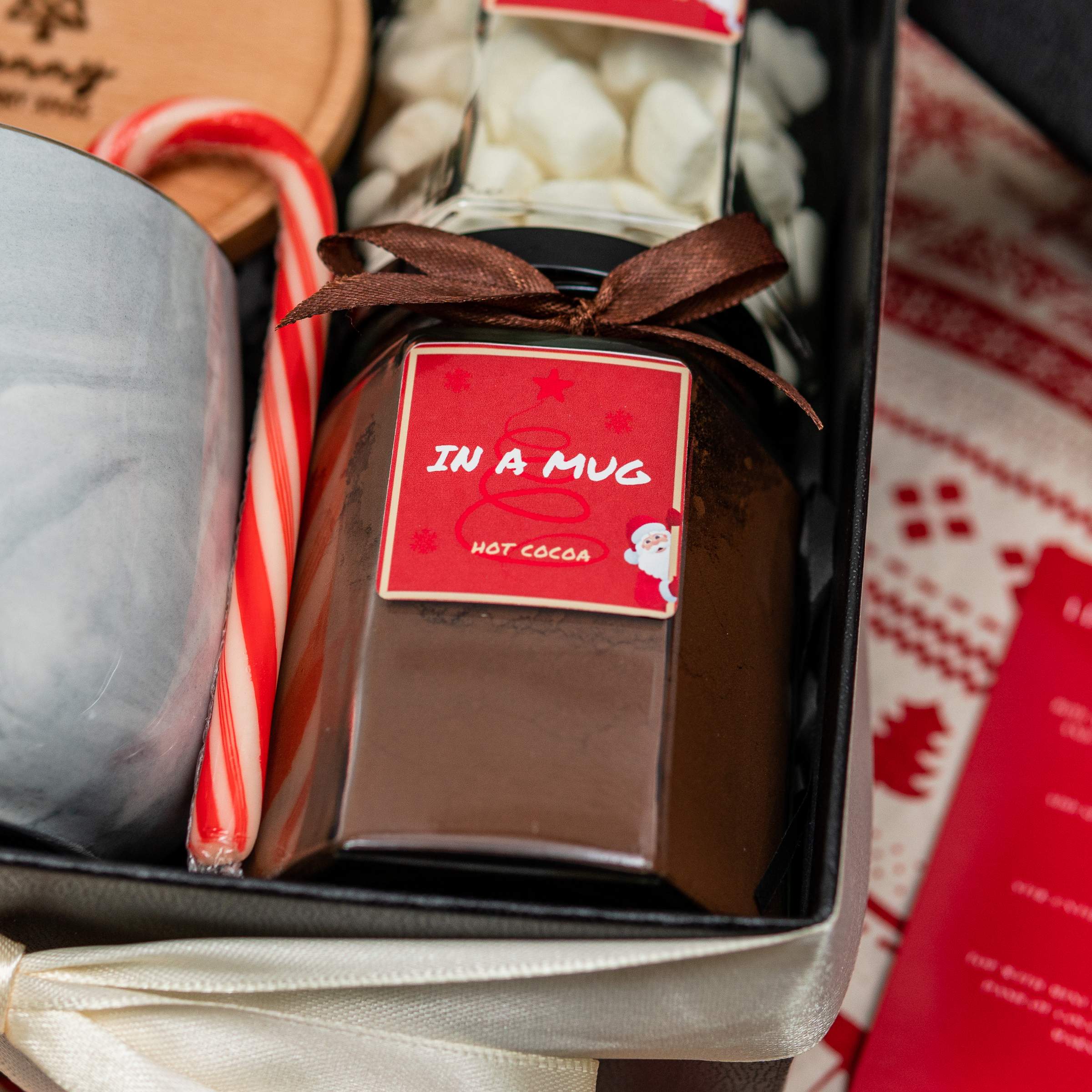 [messengerco] christmas hug box product photo square-3