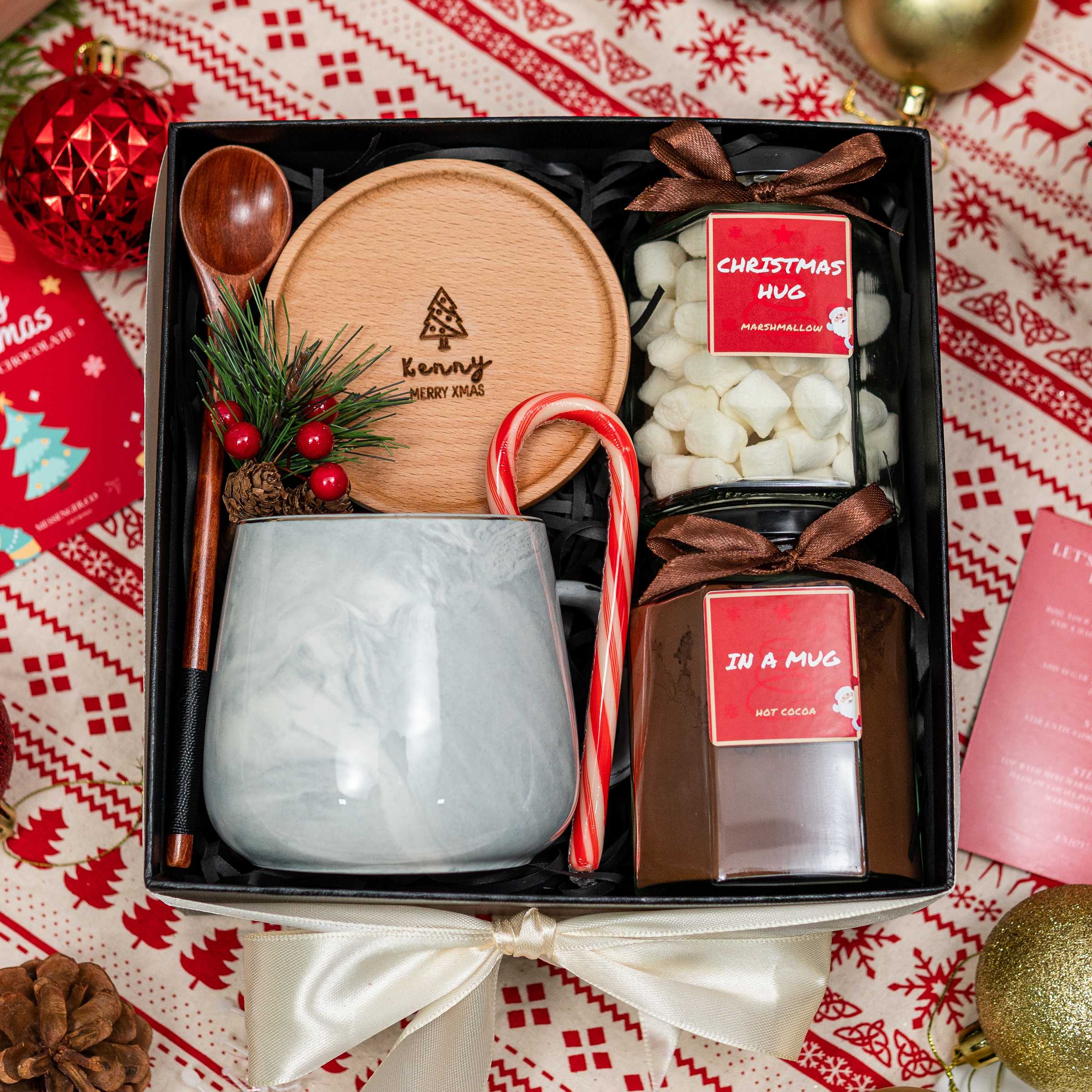 [messengerco] christmas hug box product photo square-6