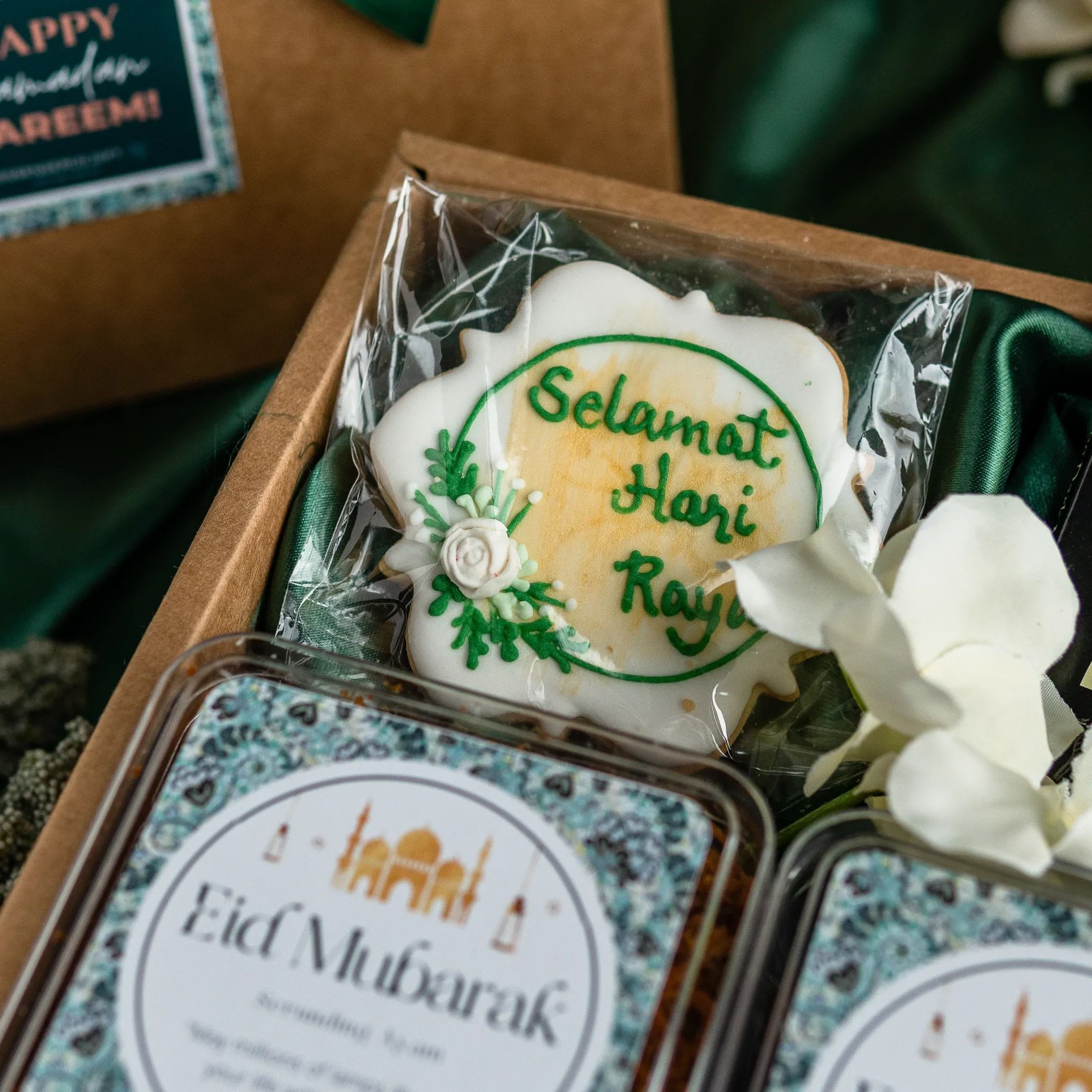 Raya gift set - meaningful raya product photo square-5